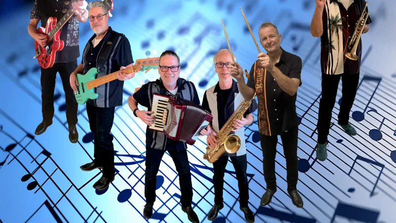 Bild på bandmedlemmar som håller i instrument