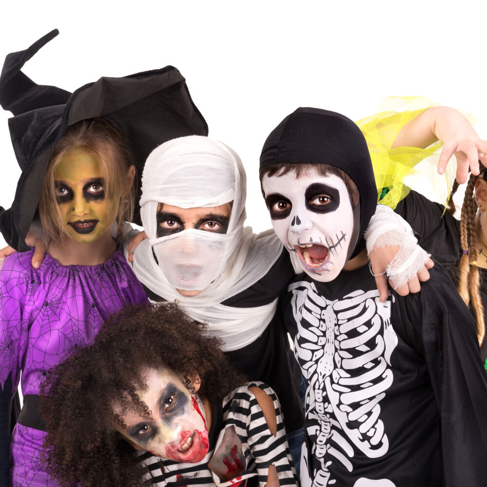 barn i Halloweenkostymer