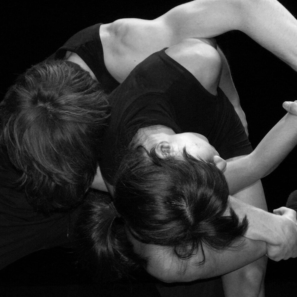 svart vit bild på ett par dansare