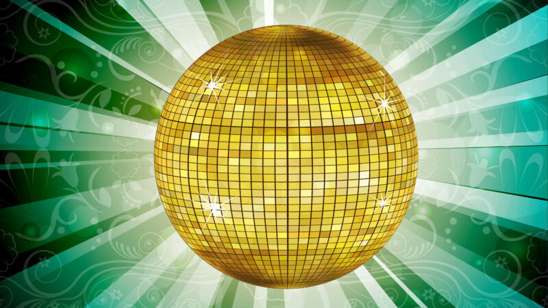 gul discokula mot en grön bakgrund