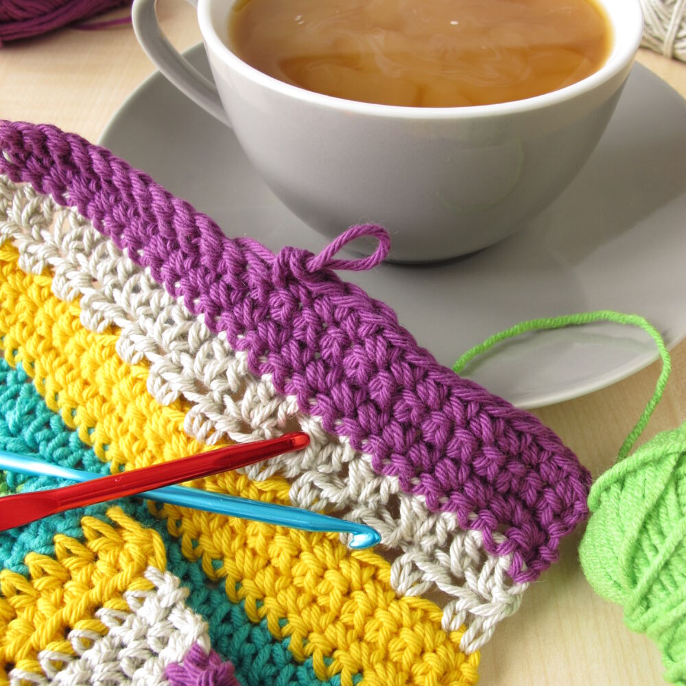 Bild på en virkning och en kaffekopp