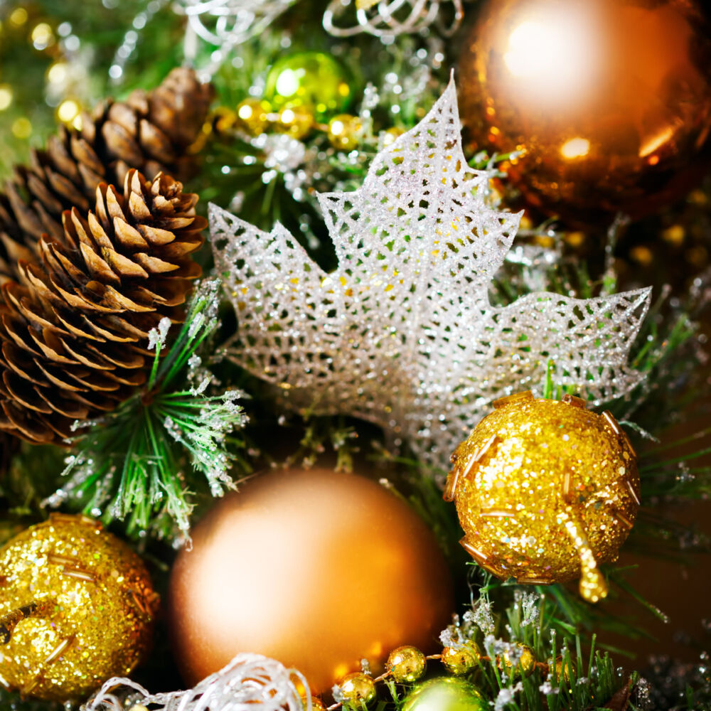 Julkulor, gran och kotte