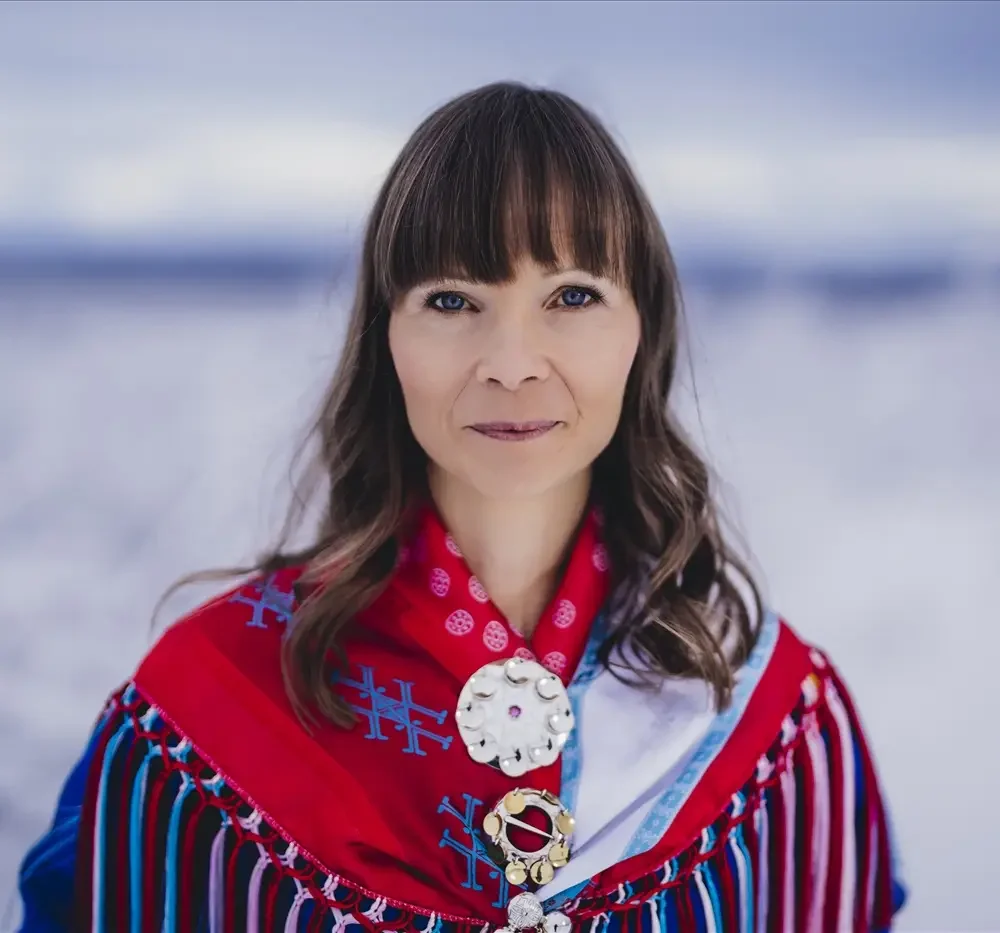 Bild på författaren Ann- Helen Leufstadius i folkdräkt