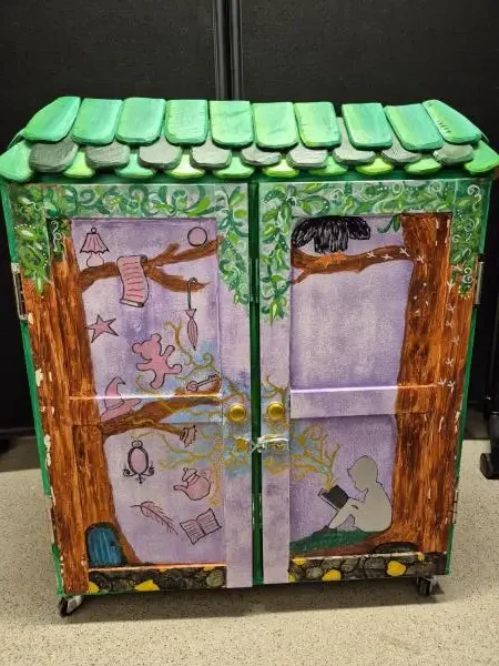 Bokskåp . Färglatt