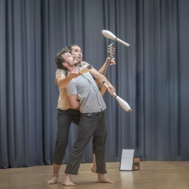 Cirkus: Four hands
